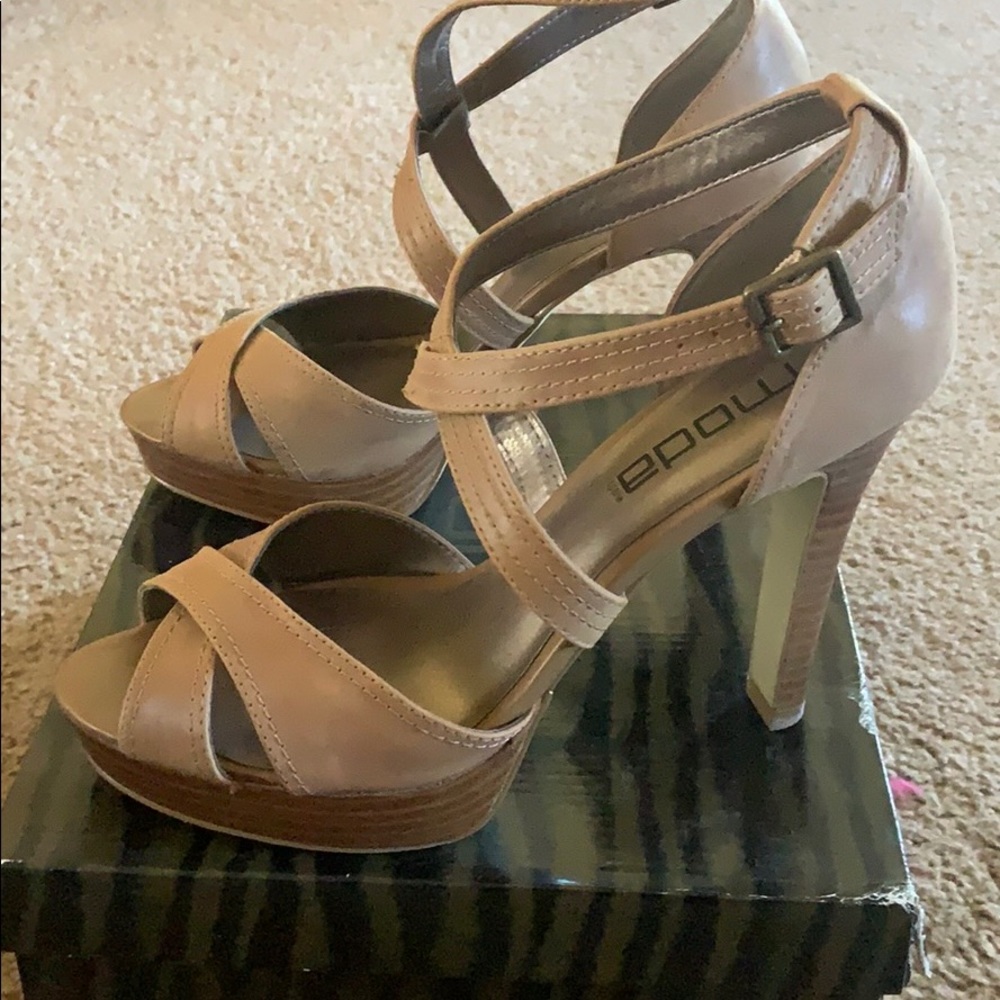 Moda Beige Sandals - Picture 2 of 3